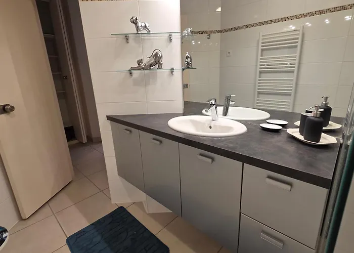 Vue Panoramique Et Terrasse à *